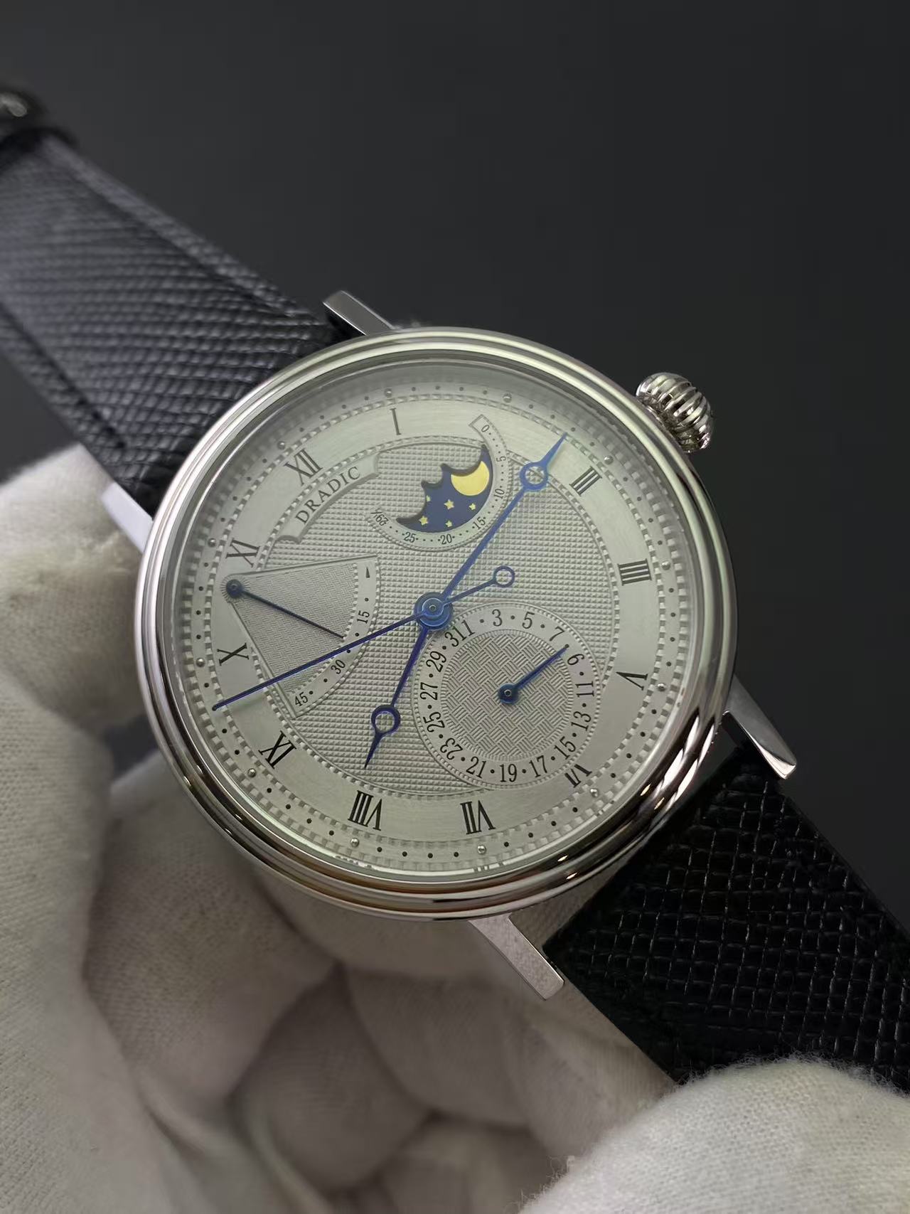Guilloché Dial Watch - นาฬิกาข้อมืออัตโนมัติหรูหรา ระบบแสดงข้างขึ้นข้างแรม พร้อมฟังก์ชั่นสำรองพลังงาน กลไก Seagull ระดับมืออาชีพ