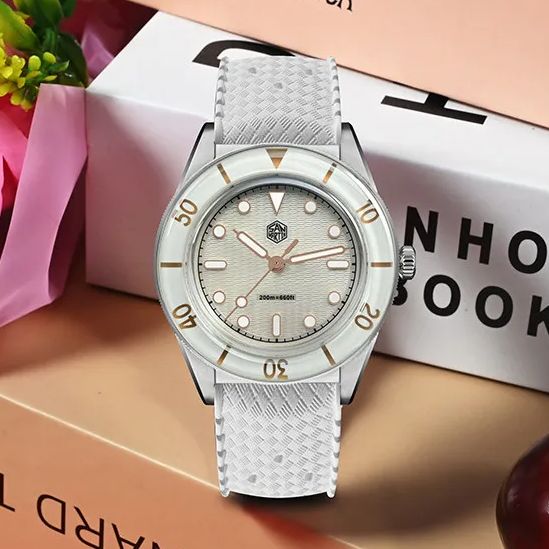 ซานมาร์ตินนาฬิกาควอตซ์ผู้หญิง  - Guilloché Dial Watch บทวิจารณ์และราคา