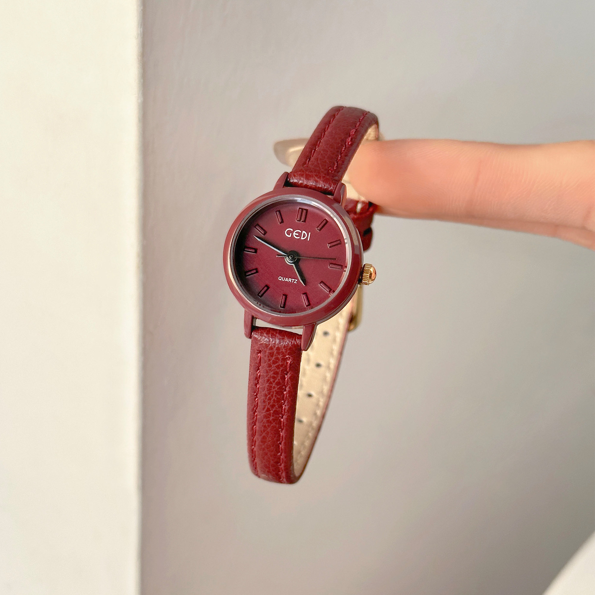 นาฬิกาซีรีส์สีแดงรุ่นใหม่ปี 20 - Luxury Watch Levels บทวิจารณ์และราคา