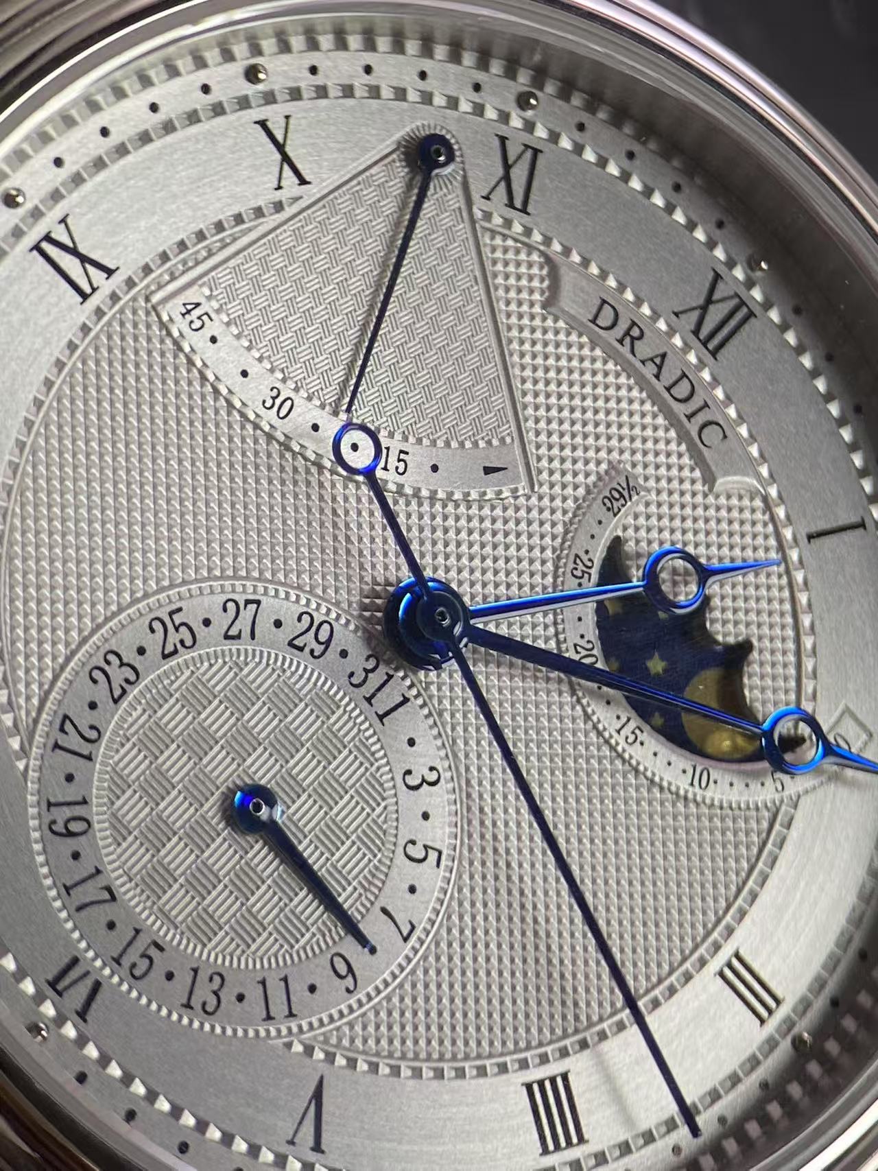 นาฬิกาข้อมืออัตโนมัติหรูหรา ระ - Guilloché Dial Watch บทวิจารณ์และราคา
