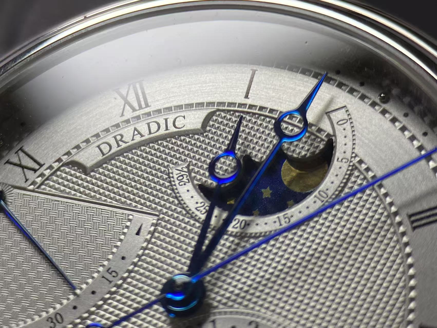 นาฬิกาข้อมืออัตโนมัติหรูหรา ระ - Guilloché Dial Watch บทวิจารณ์และราคา