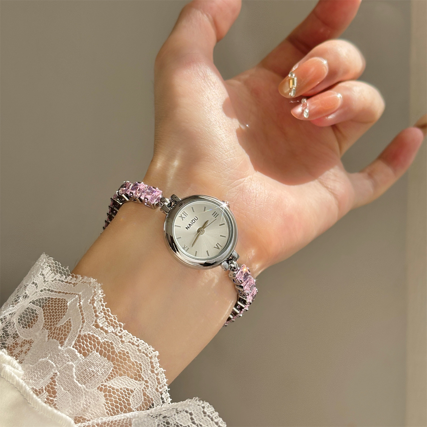 นาฬิกาข้อมือประดับเพชรแฟชั่นให - Luxury Watch Levels บทวิจารณ์และราคา