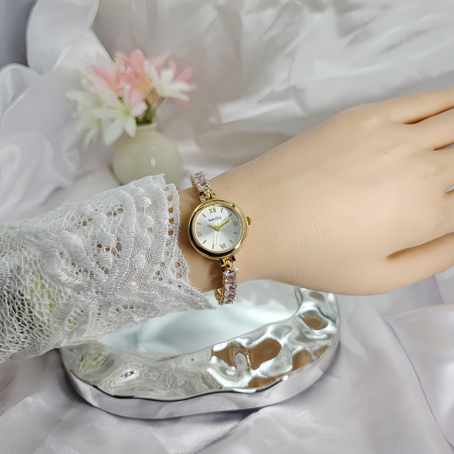 นาฬิกาข้อมือประดับเพชรแฟชั่นให - Luxury Watch Levels บทวิจารณ์และราคา