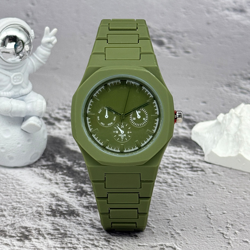แบรนด์ที่มีชื่อเสียงนาฬิกาข้อม - Luxury Watch Mockup บทวิจารณ์และราคา