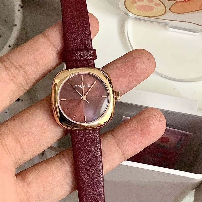 นาฬิกาข้อมือควอตซ์สีเบอร์กันดี - Luxury Watch Levels บทวิจารณ์และราคา
