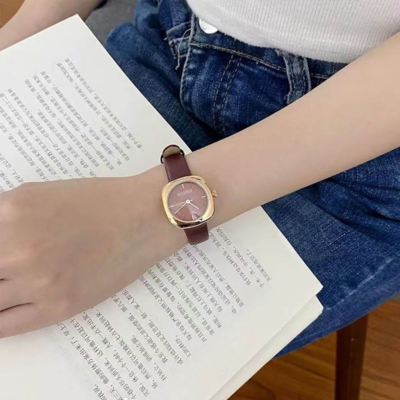 นาฬิกาข้อมือควอตซ์สีเบอร์กันดี - Luxury Watch Levels บทวิจารณ์และราคา